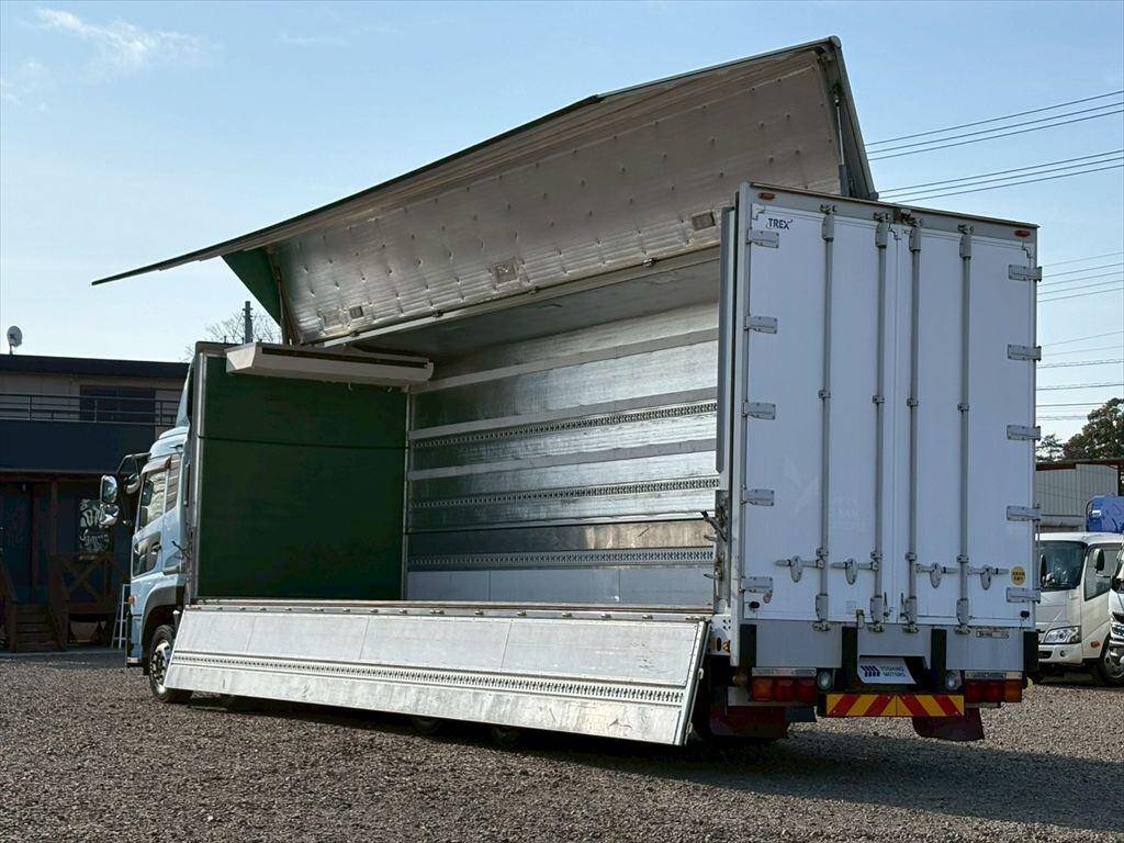 UDトラックスクオン冷蔵冷凍ウイング大型（10t）[写真12]