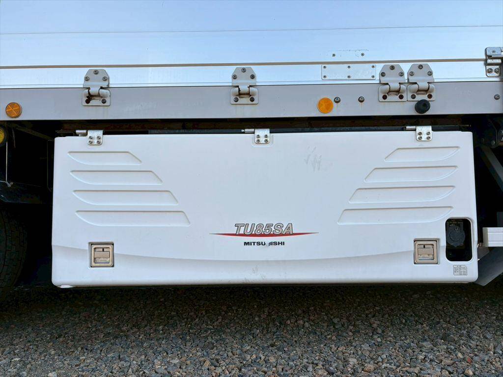 UDトラックスクオン冷蔵冷凍ウイング大型（10t）[写真13]