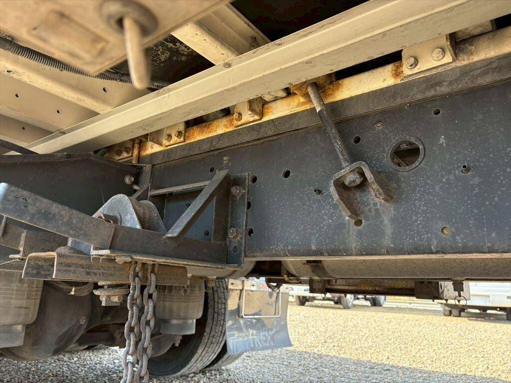 UDトラックスクオン冷蔵冷凍ウイング大型（10t）[写真16]