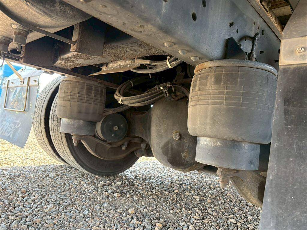 UDトラックスクオン冷蔵冷凍ウイング大型（10t）[写真17]