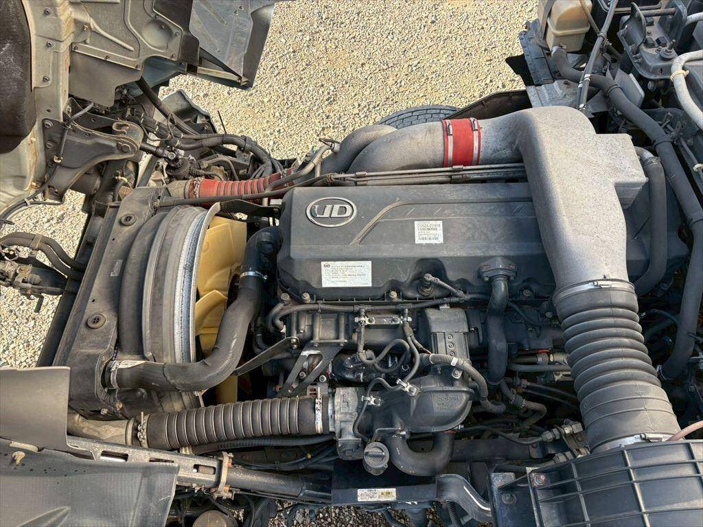 UDトラックスクオン冷蔵冷凍ウイング大型（10t）[写真18]