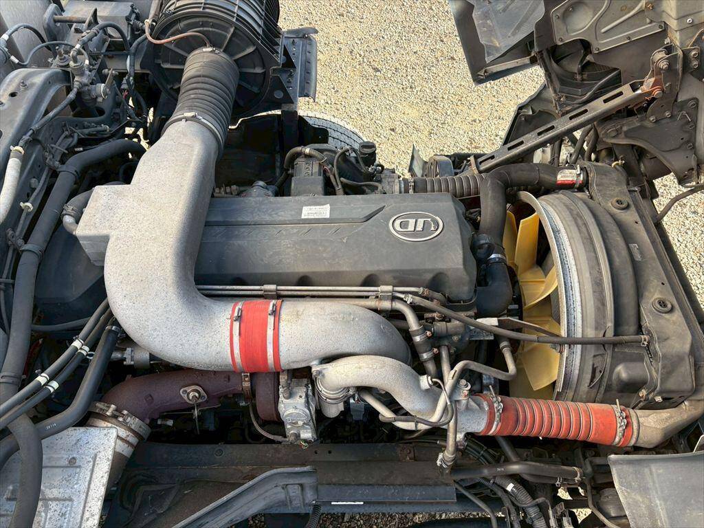 UDトラックスクオン冷蔵冷凍ウイング大型（10t）[写真19]