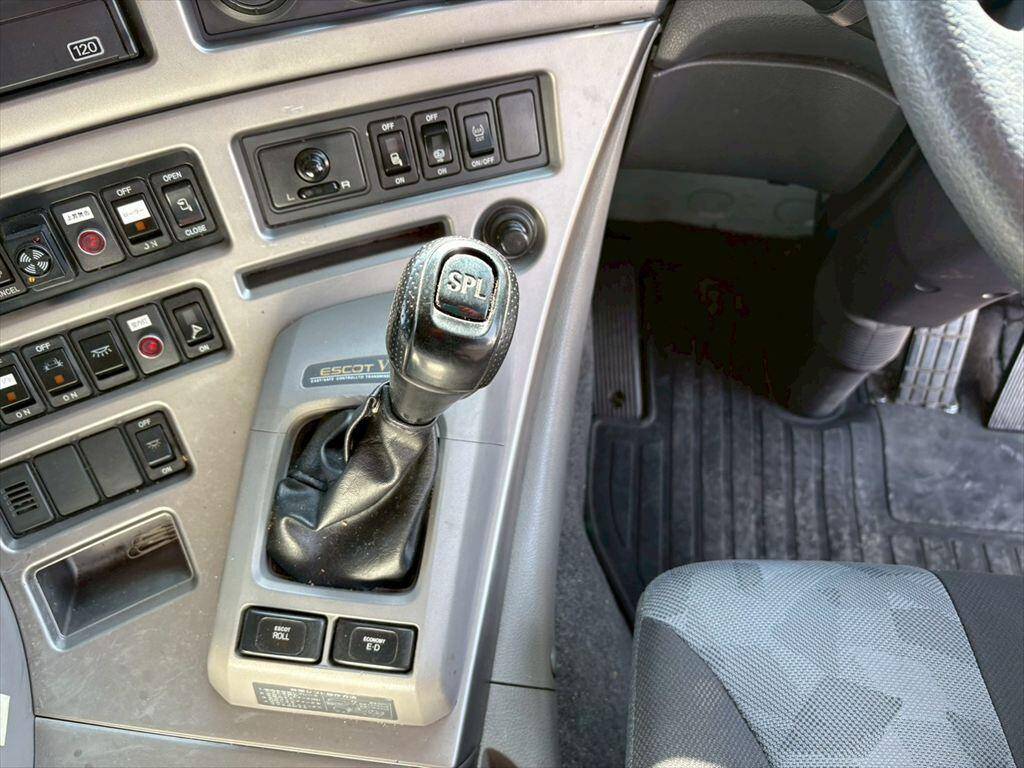 UDトラックスクオン冷蔵冷凍ウイング大型（10t）[写真23]