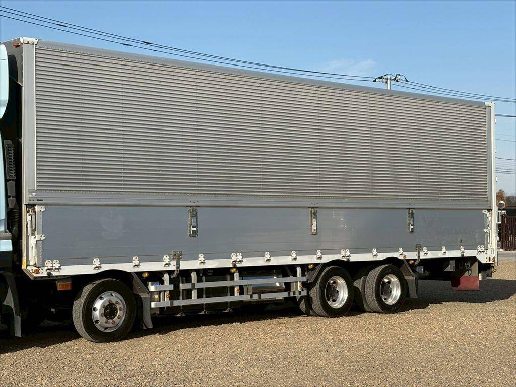 UDトラックスクオン冷蔵冷凍ウイング大型（10t）[写真06]