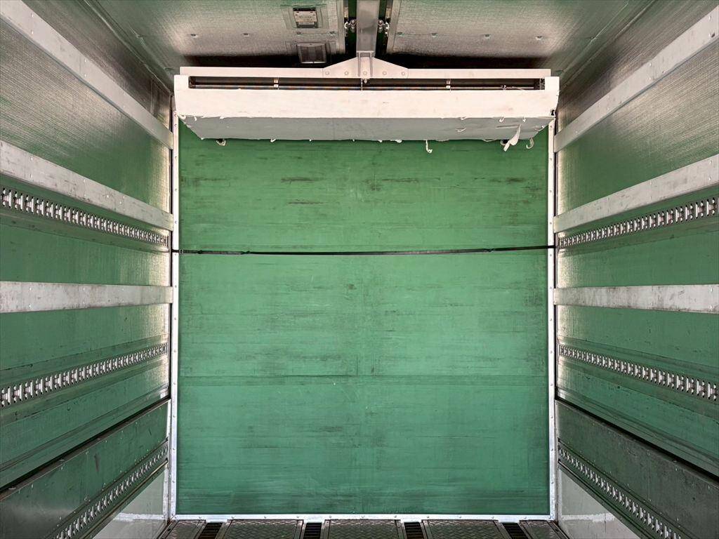 UDトラックスクオン冷蔵冷凍ウイング大型（10t）[写真07]