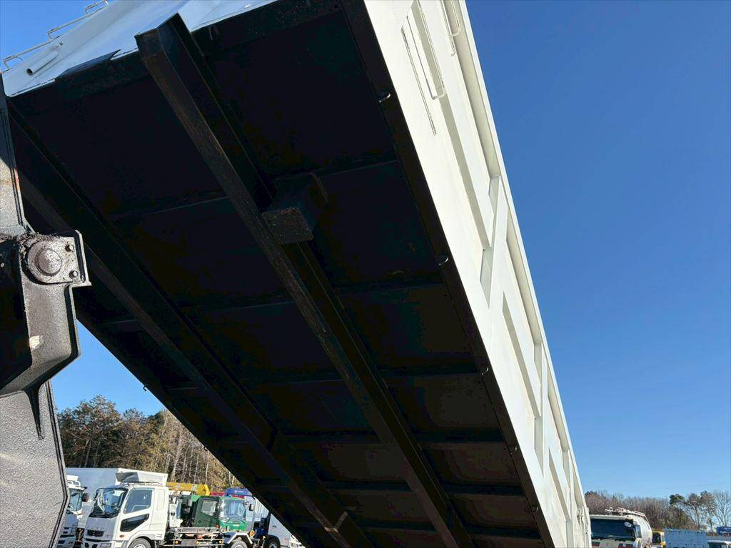 いすゞギガコンテナ専用車大型（10t）[写真11]