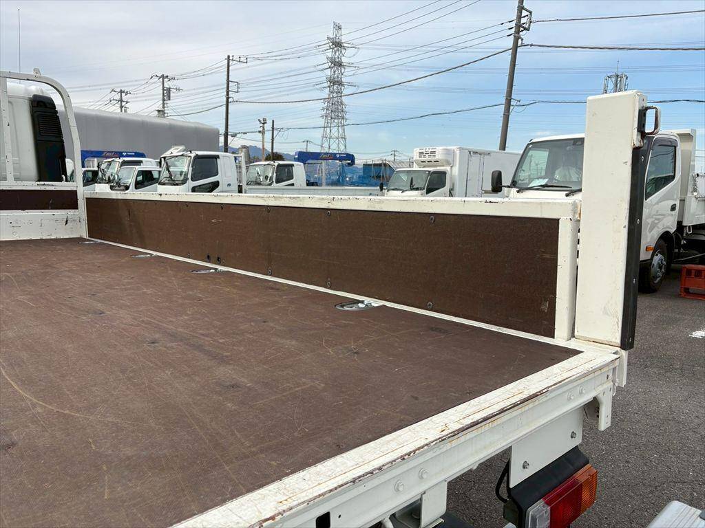 日野デュトロ平ボディ小型（2t・3t）[写真10]