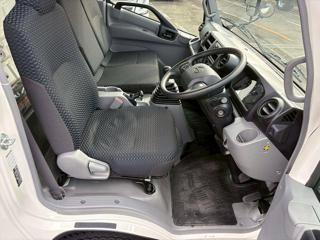 日野デュトロ平ボディ小型（2t・3t）[写真17]