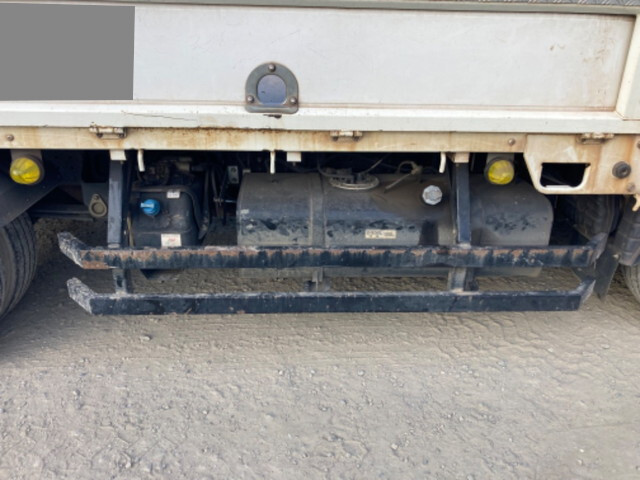 三菱ふそうキャンター平ボディ小型（2t・3t）[写真13]