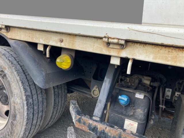 三菱ふそうキャンター平ボディ小型（2t・3t）[写真14]