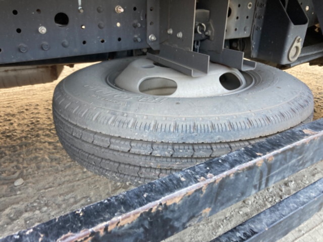 三菱ふそうキャンター平ボディ小型（2t・3t）[写真15]