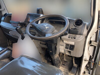 三菱ふそうキャンター平ボディ小型（2t・3t）[写真32]