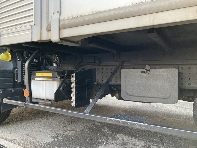 三菱ふそうキャンターアルミバン小型（2t・3t）[写真10]