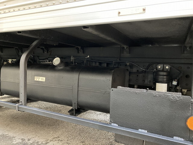 三菱ふそうキャンターアルミバン小型（2t・3t）[写真12]