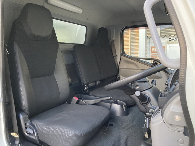 三菱ふそうキャンターアルミバン小型（2t・3t）[写真16]