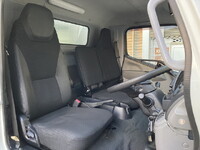 三菱ふそうキャンターアルミバン小型（2t・3t）[写真17]