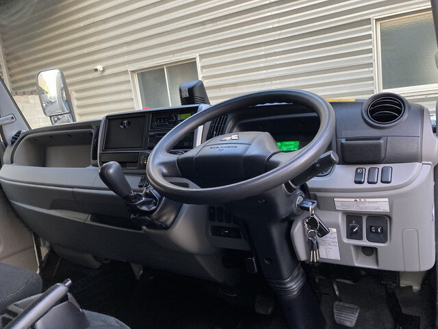 三菱ふそうキャンターアルミバン小型（2t・3t）[写真17]