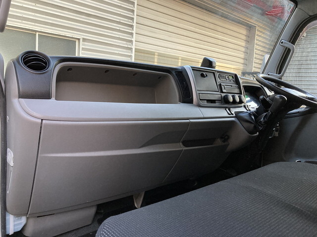 三菱ふそうキャンターアルミバン小型（2t・3t）[写真21]