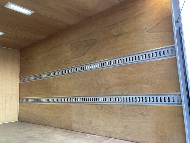 三菱ふそうキャンターアルミバン小型（2t・3t）[写真24]