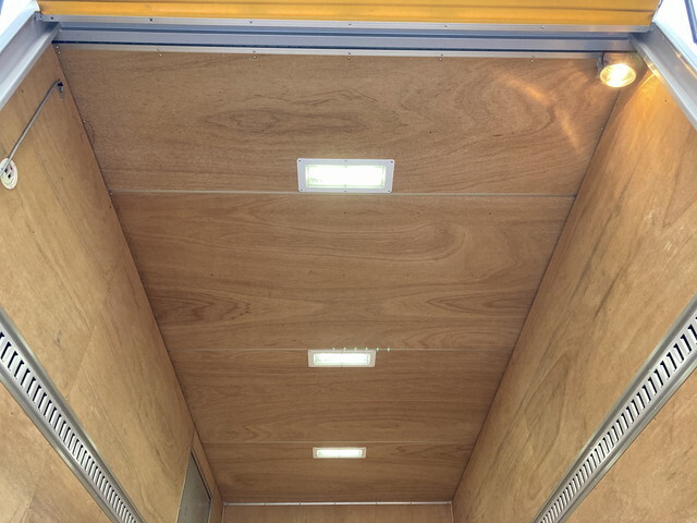 三菱ふそうキャンターアルミバン小型（2t・3t）[写真26]