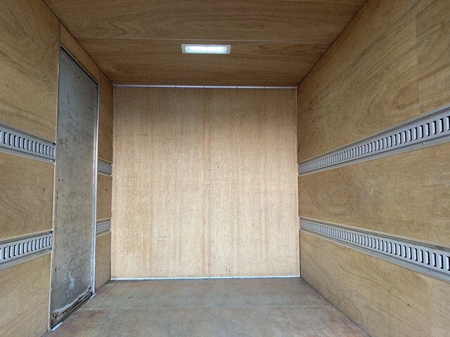 三菱ふそうキャンターアルミバン小型（2t・3t）[写真27]