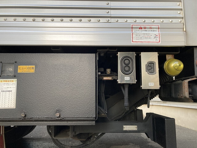 三菱ふそうキャンターアルミバン小型（2t・3t）[写真33]