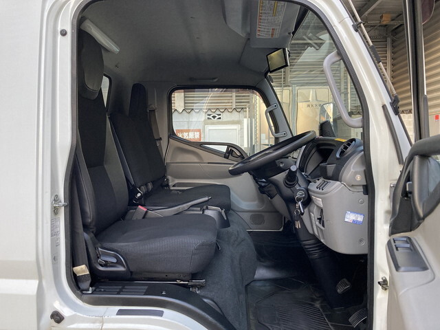 三菱ふそうキャンターアルミバン小型（2t・3t）[写真36]