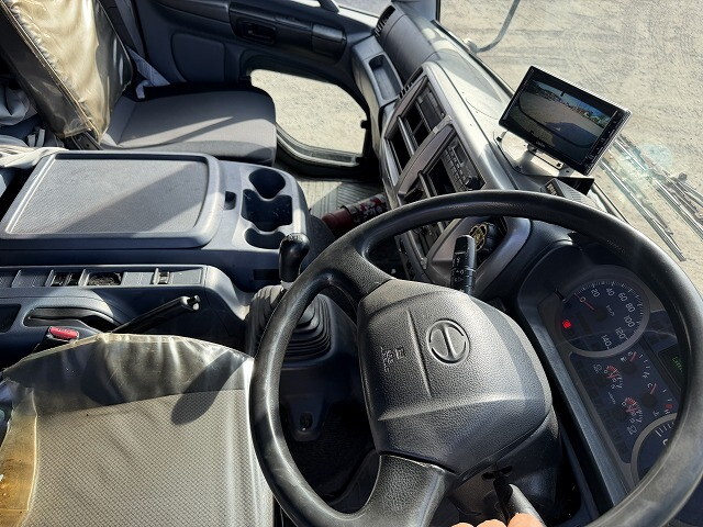 日野レンジャー平ボディ増トン（6t・8t）[写真21]