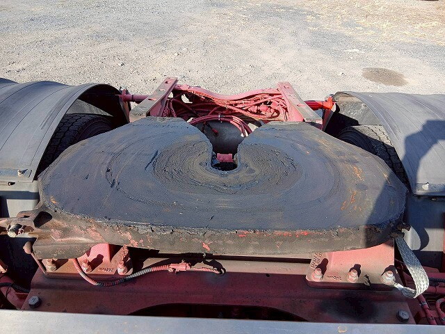 UDトラックスクオントレーラーヘッド（トラクターヘッド）大型（10t）[写真12]