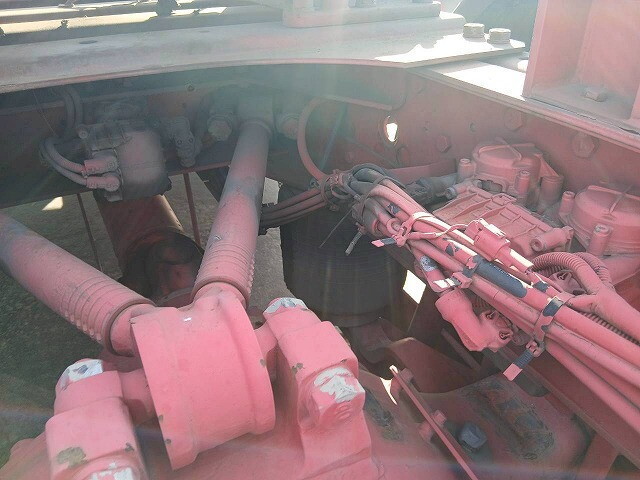 UDトラックスクオントレーラーヘッド（トラクターヘッド）大型（10t）[写真18]