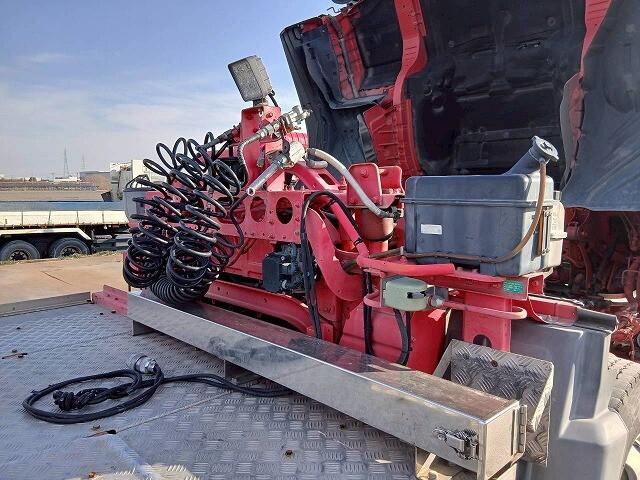 UDトラックスクオントレーラーヘッド（トラクターヘッド）大型（10t）[写真24]