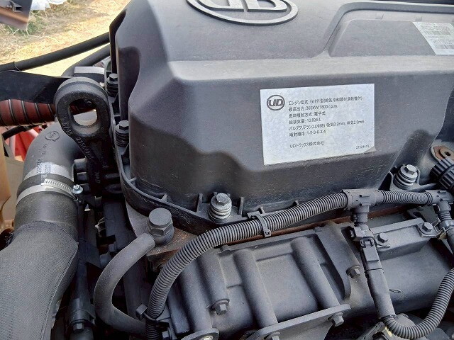 UDトラックスクオントレーラーヘッド（トラクターヘッド）大型（10t）[写真25]