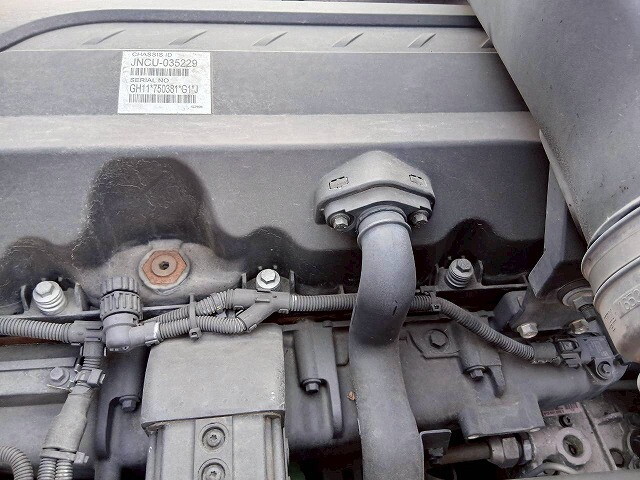 UDトラックスクオントレーラーヘッド（トラクターヘッド）大型（10t）[写真26]