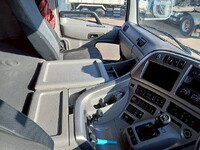 UDトラックスクオントレーラーヘッド（トラクターヘッド）大型（10t）[写真32]