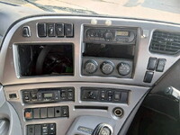 UDトラックスクオントレーラーヘッド（トラクターヘッド）大型（10t）[写真34]