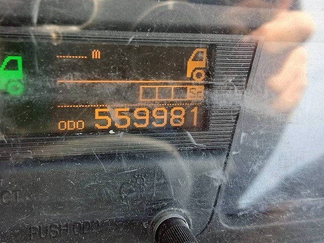 UDトラックスクオントレーラーヘッド（トラクターヘッド）大型（10t）[写真34]