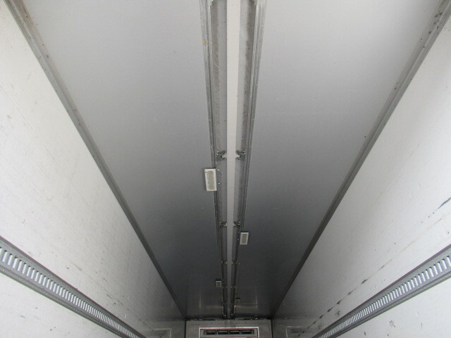 三菱ふそうスーパーグレート冷蔵冷凍ウイング大型（10t）[写真11]