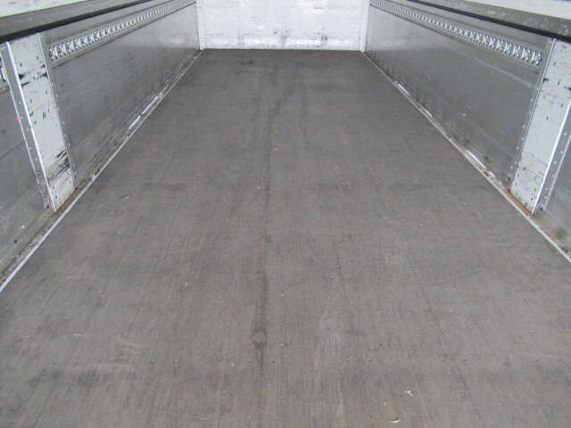 三菱ふそうスーパーグレート冷蔵冷凍ウイング大型（10t）[写真12]