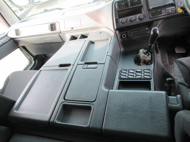 三菱ふそうスーパーグレート冷蔵冷凍ウイング大型（10t）[写真25]