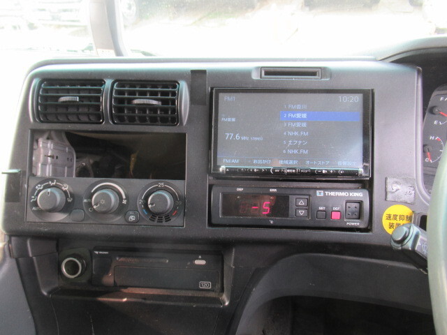 三菱ふそうスーパーグレート冷蔵冷凍ウイング大型（10t）[写真28]