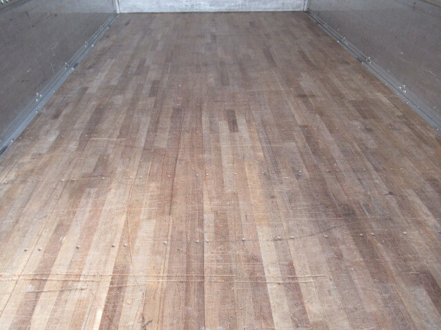 いすゞフォワードアルミウイング中型（4t）[写真11]