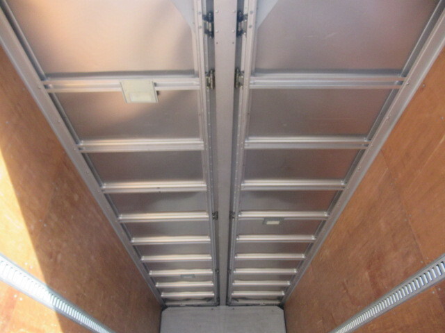 いすゞフォワードアルミウイング中型（4t）[写真12]