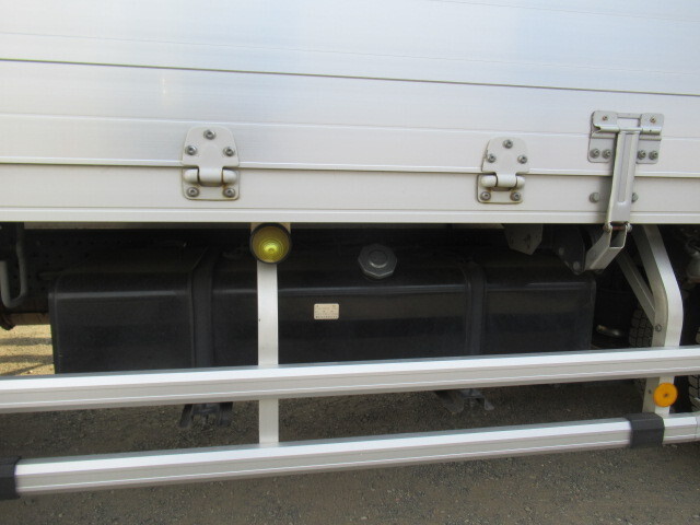 いすゞフォワードアルミウイング中型（4t）[写真13]