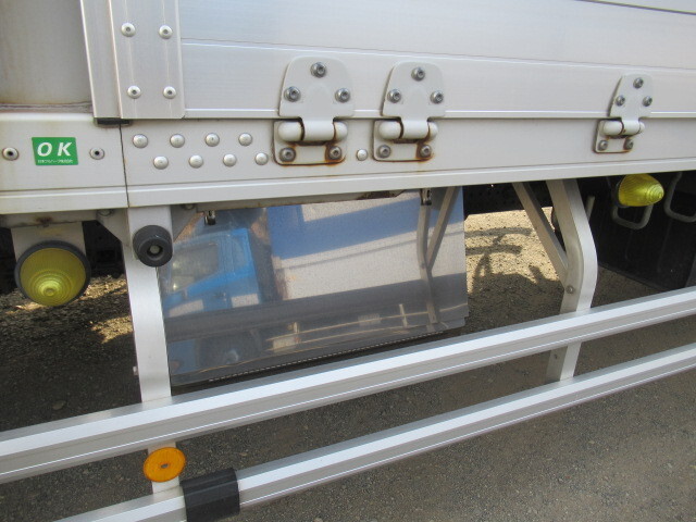 いすゞフォワードアルミウイング中型（4t）[写真14]