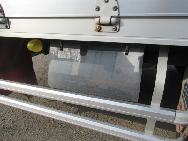 いすゞフォワードアルミウイング中型（4t）[写真15]