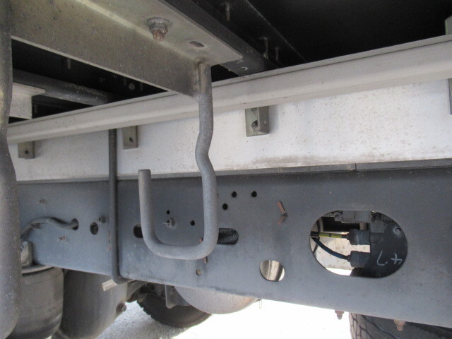 いすゞフォワードアルミウイング中型（4t）[写真18]