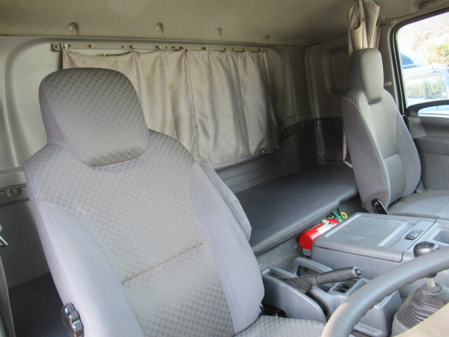 いすゞフォワードアルミウイング中型（4t）[写真24]