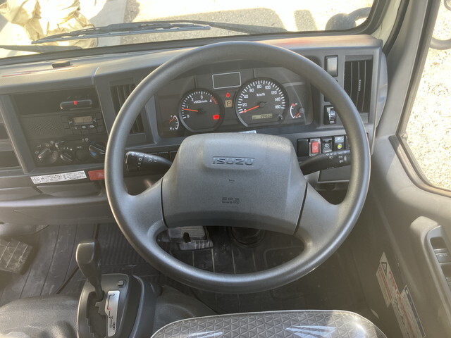 いすゞエルフクレーン3段小型（2t・3t）[写真32]