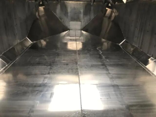 三菱ふそうスーパーグレートバルク車（粉粒体運搬車）大型（10t）[写真25]