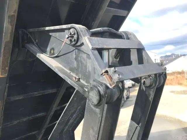 三菱ふそうスーパーグレートバルク車（粉粒体運搬車）大型（10t）[写真28]